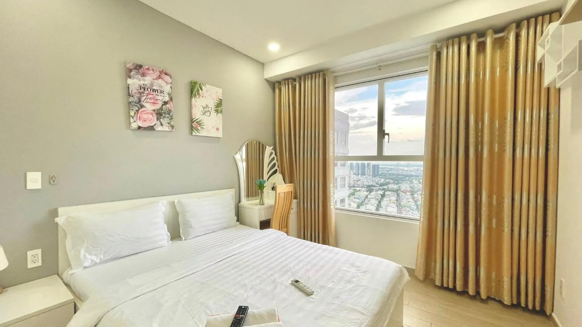 Sunrise City View 2 Phong 2Wc Su Dung Ho Boi, Phong Gym Mien Phi Ho Chi Minh City Apartment